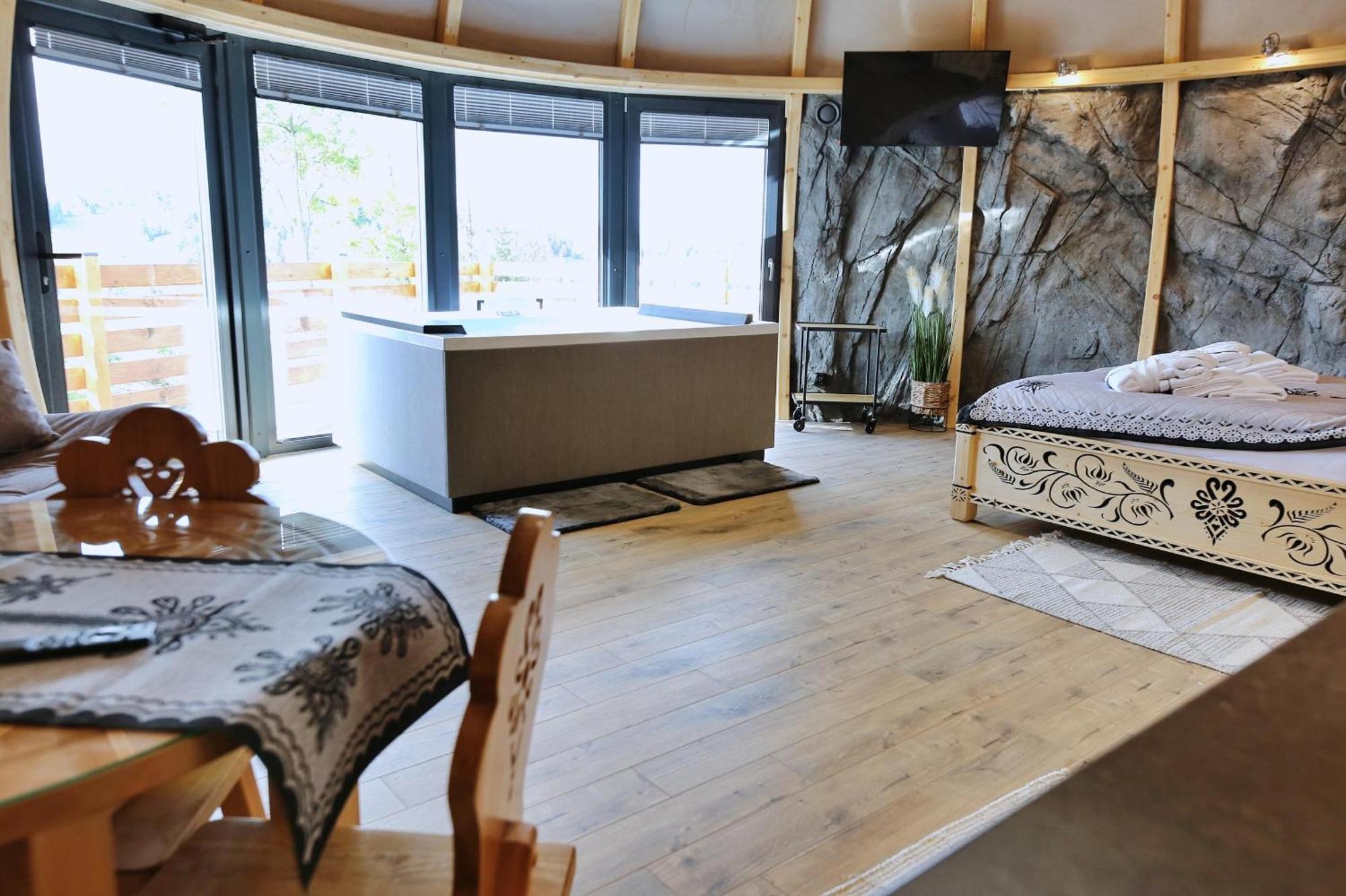 فندق Tatry Mountain Glamp Z Jacuzzi زاكوباني المظهر الخارجي الصورة
